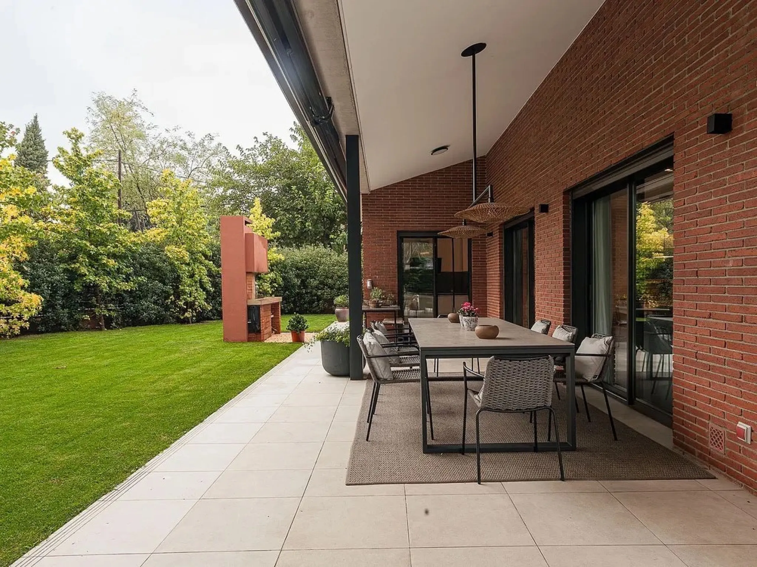 Elegant Family Home with Pool in Sant Cugat, Barcelona