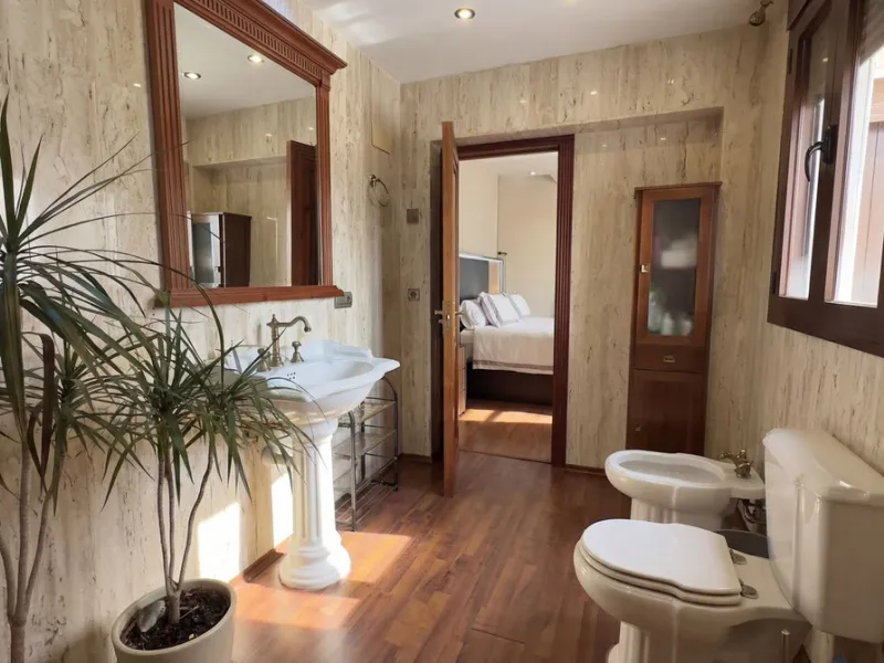 Spacious and stylish apartment with rooftop terrace and additional living level in the heart of Ronda