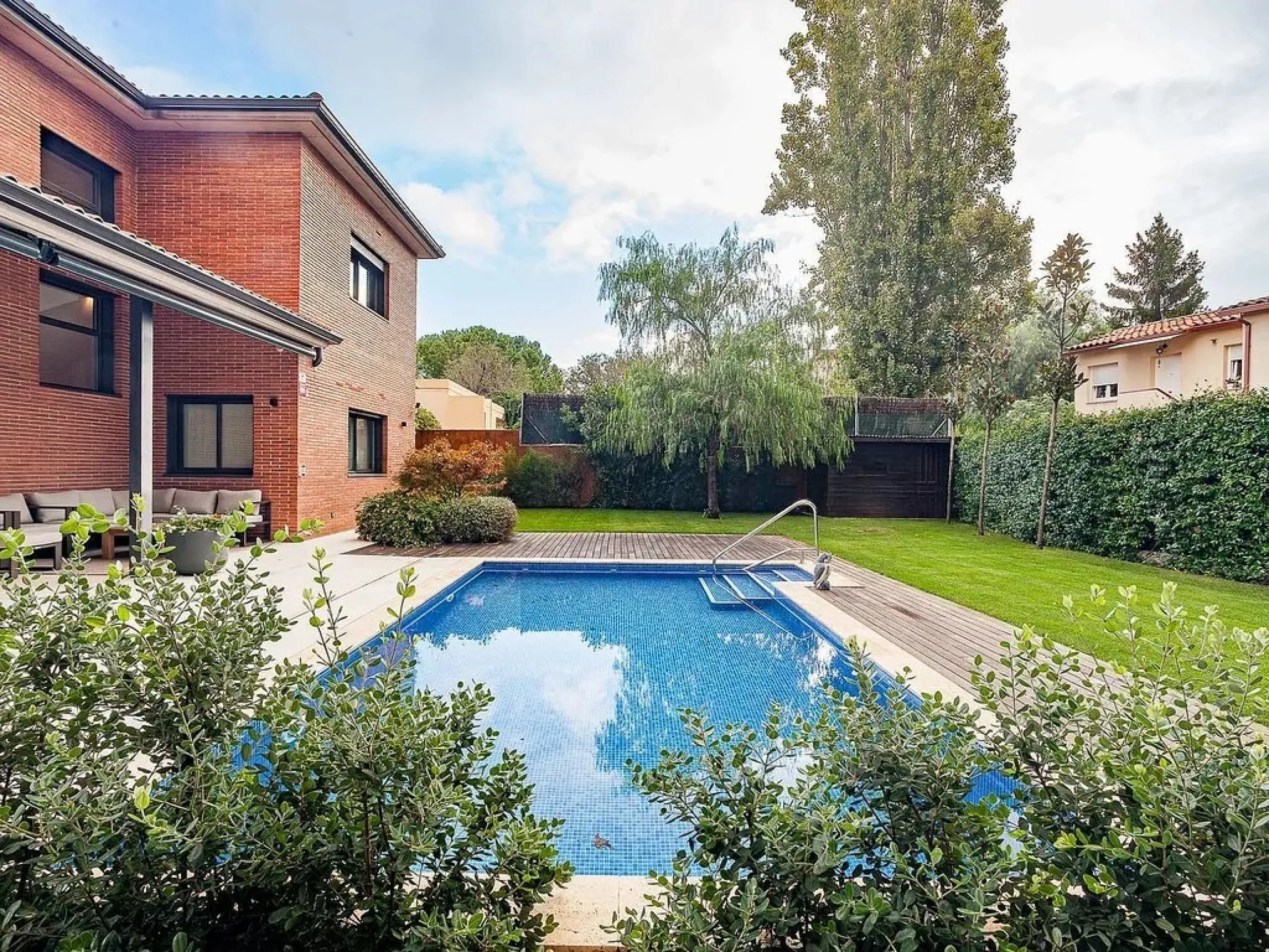 Elegant Family Home with Pool in Sant Cugat, Barcelona