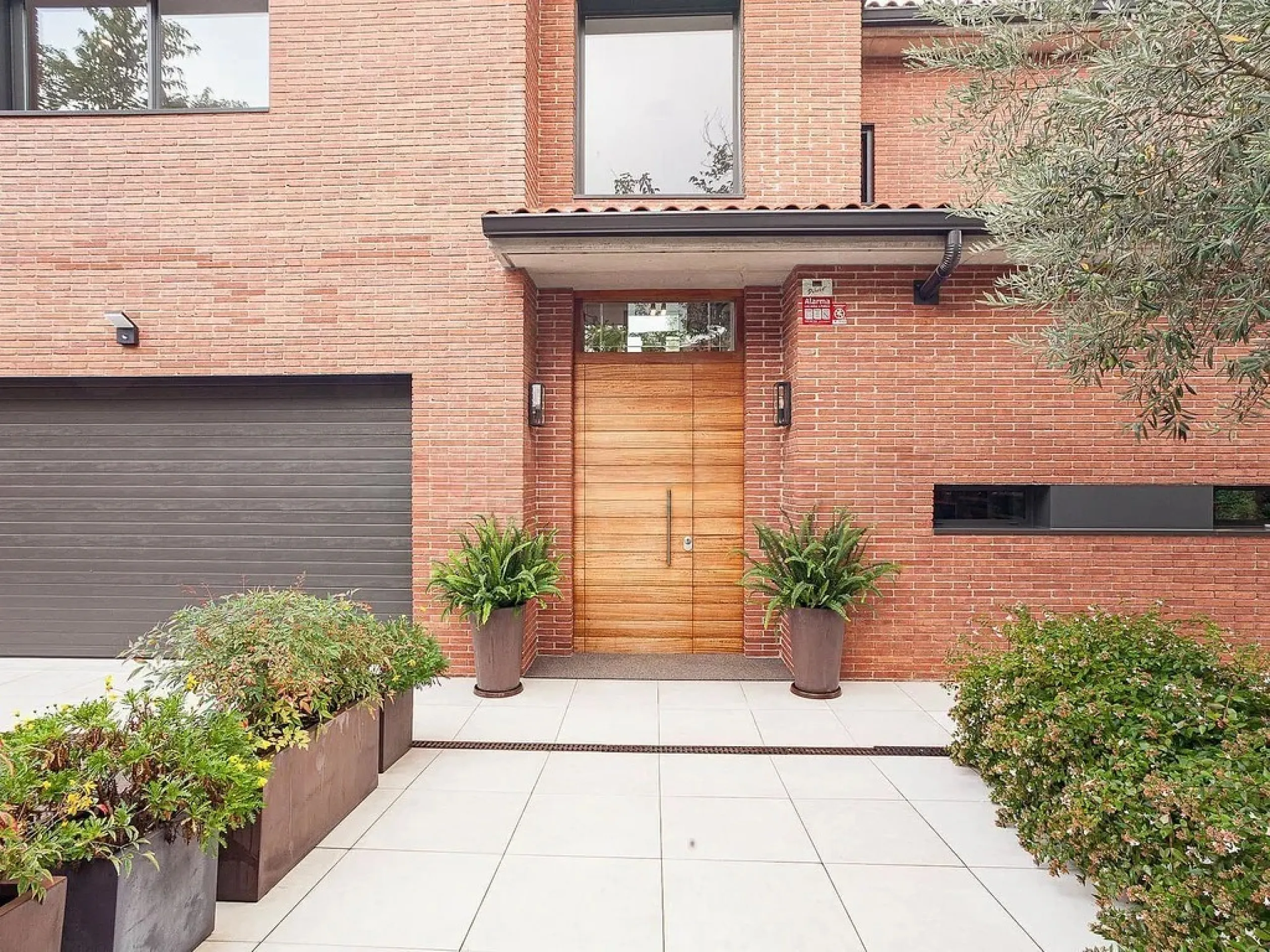Elegant Family Home with Pool in Sant Cugat, Barcelona