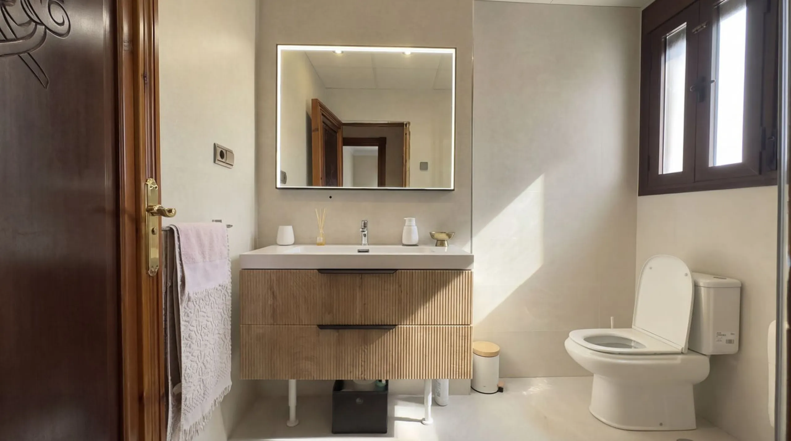 Spacious and stylish apartment with rooftop terrace and additional living level in the heart of Ronda