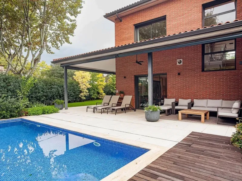 Elegant Family Home with Pool in Sant Cugat, Barcelona