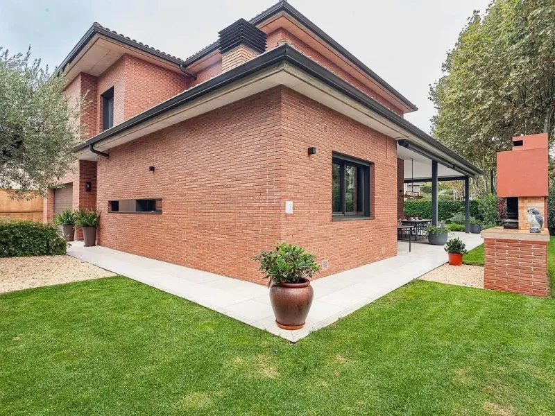 Elegant Family Home with Pool in Sant Cugat, Barcelona