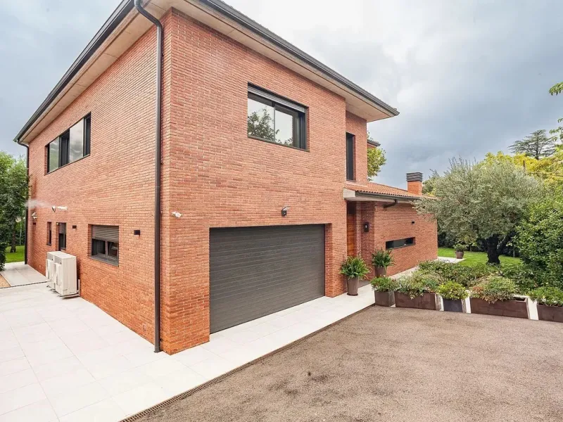 Elegant Family Home with Pool in Sant Cugat, Barcelona