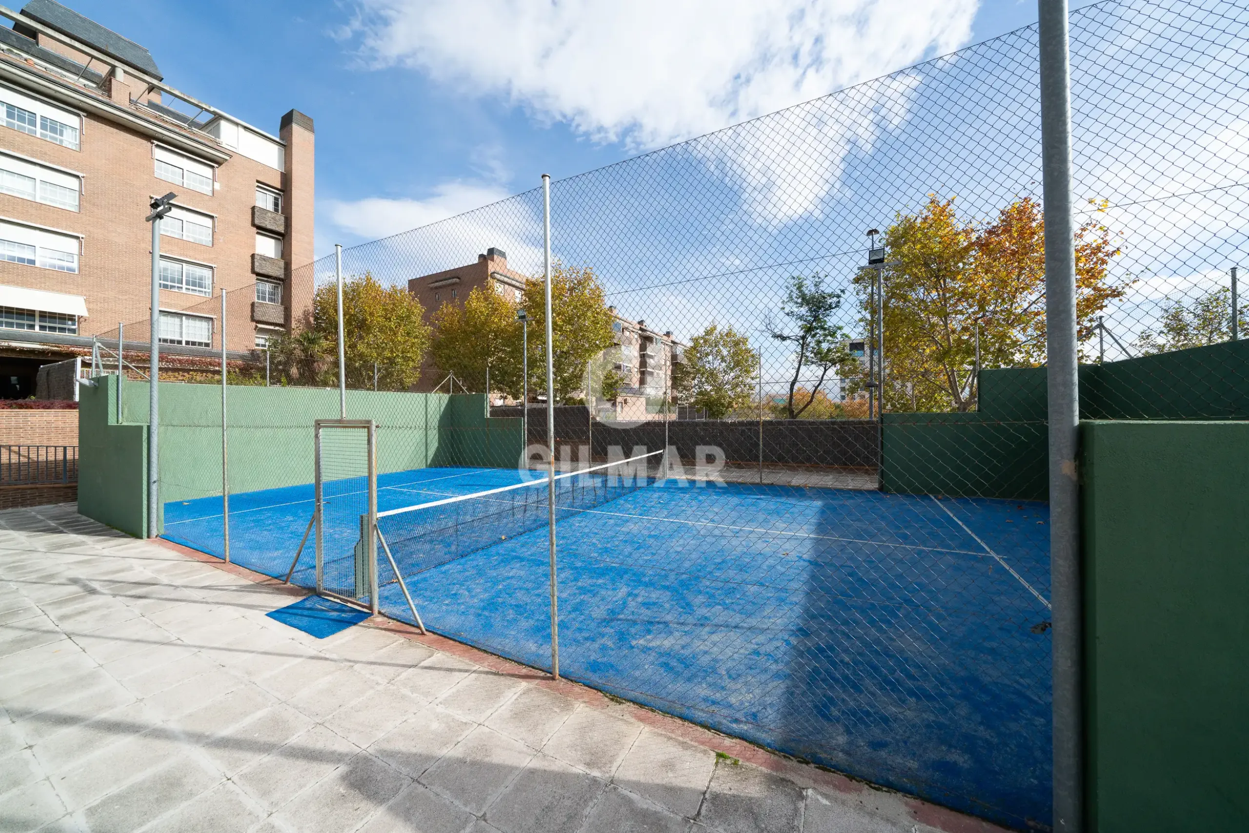 Bajo en S.S. de Los Reyes - Madrid