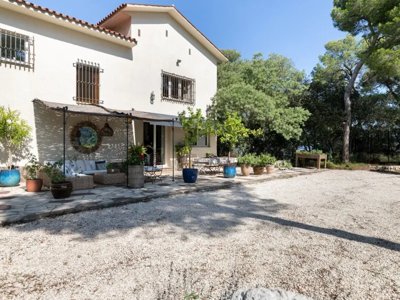 Exclusive House in La Floresta