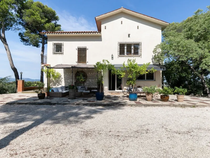 Exclusive House in La Floresta