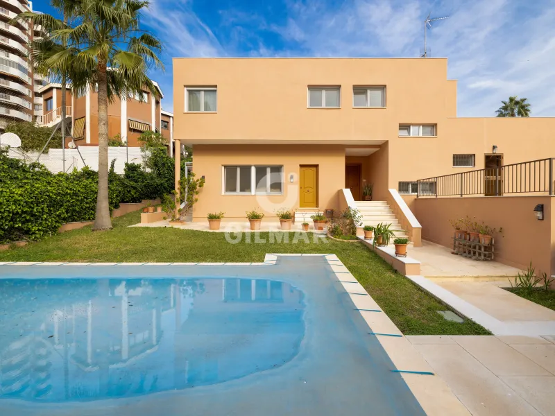 Chalet Independiente en Málaga Este - Málaga