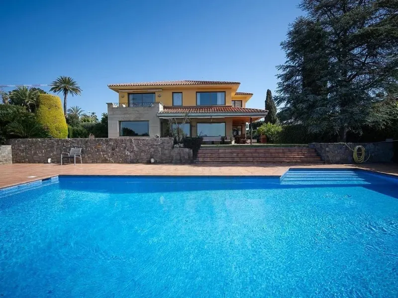 Impressive Villa in Can Teixidó, Alella, Barcelona