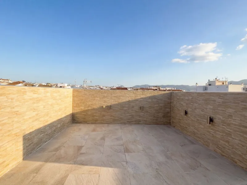Spacious and stylish apartment with rooftop terrace and additional living level in the heart of Ronda