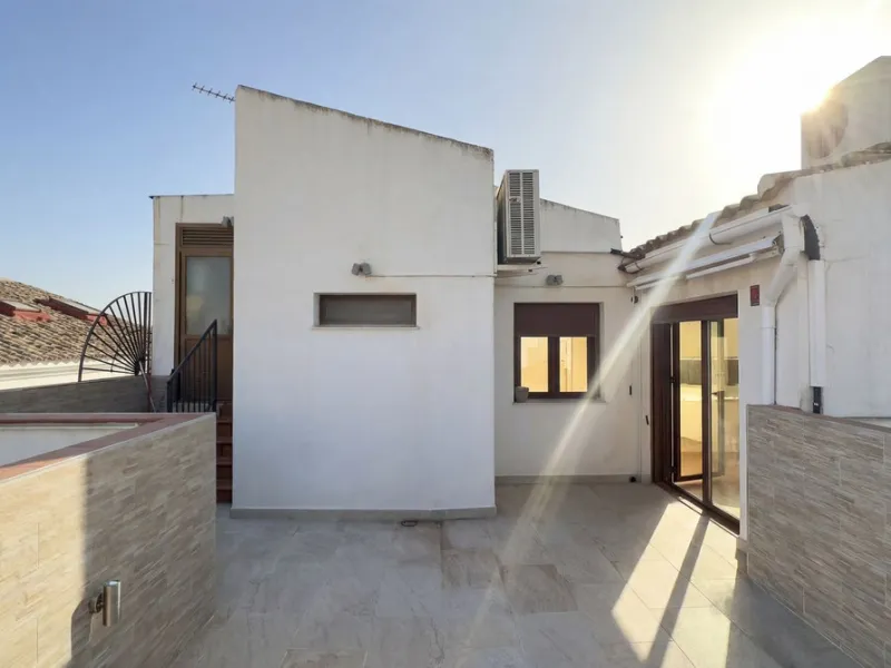 Spacious and stylish apartment with rooftop terrace and additional living level in the heart of Ronda