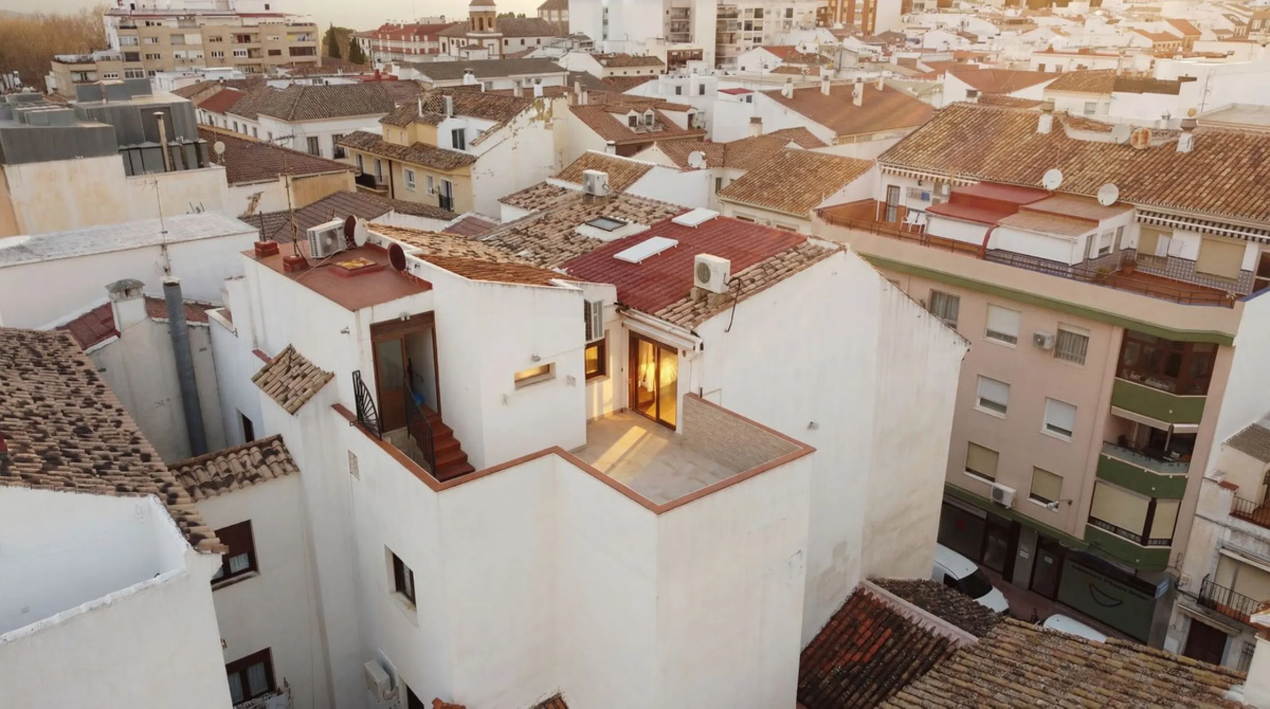 Spacious and stylish apartment with rooftop terrace and additional living level in the heart of Ronda