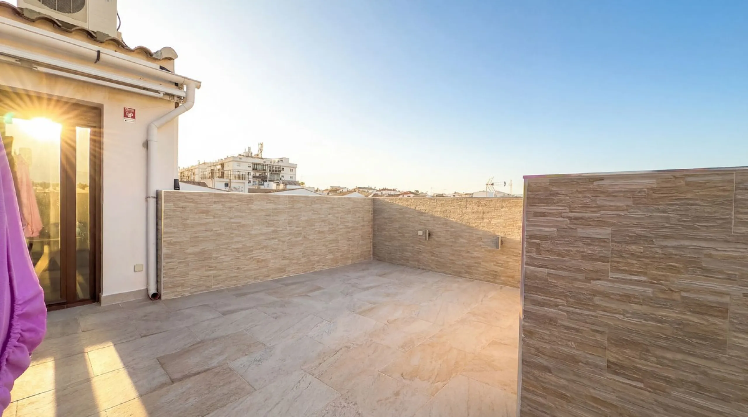 Spacious and stylish apartment with rooftop terrace and additional living level in the heart of Ronda
