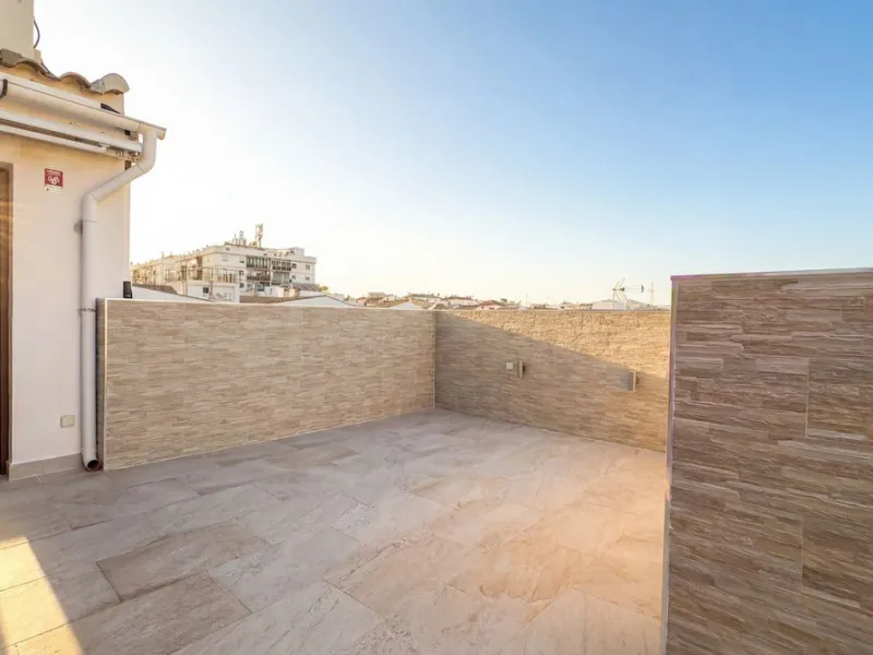 Spacious and stylish apartment with rooftop terrace and additional living level in the heart of Ronda