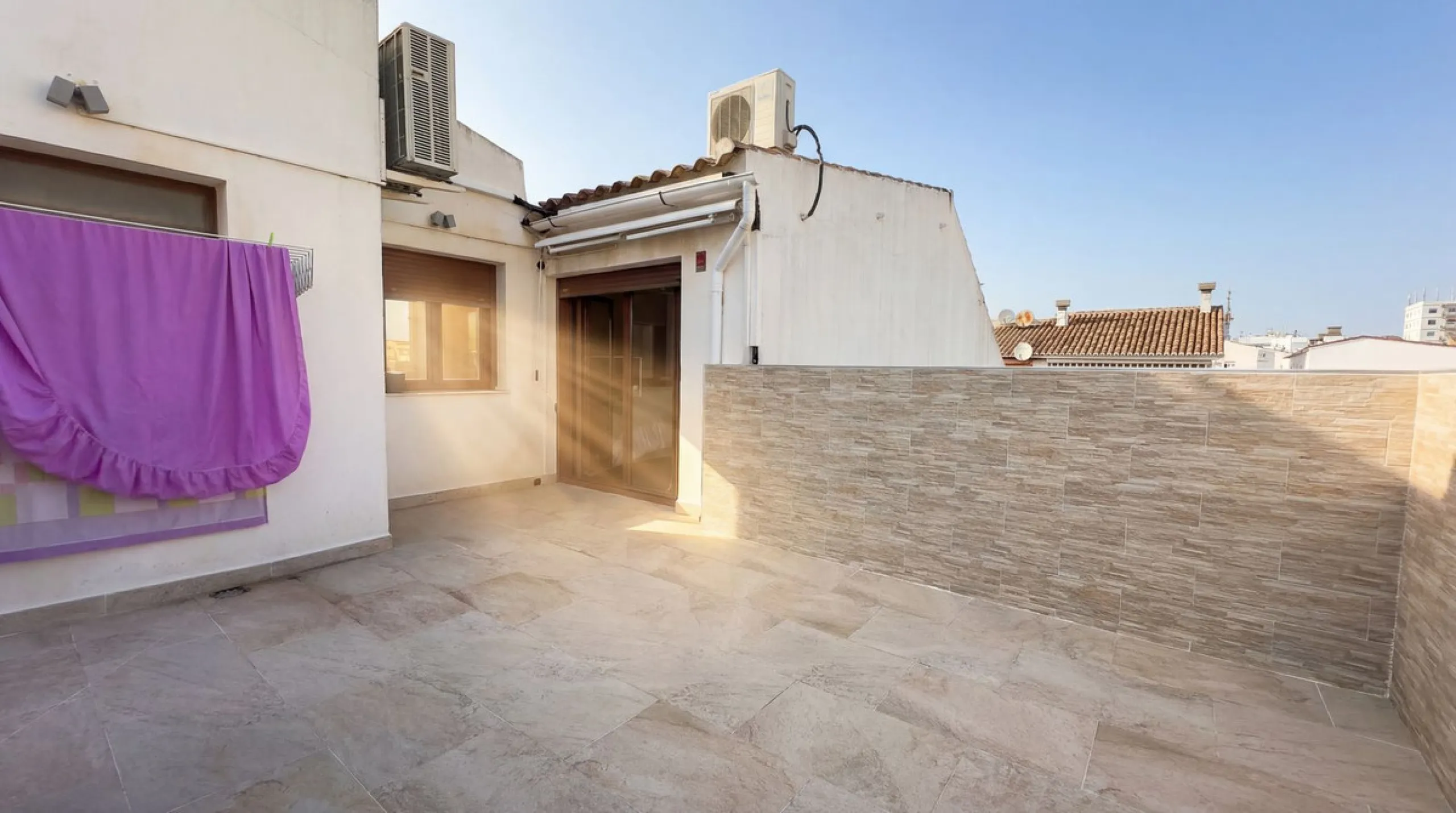 Spacious and stylish apartment with rooftop terrace and additional living level in the heart of Ronda