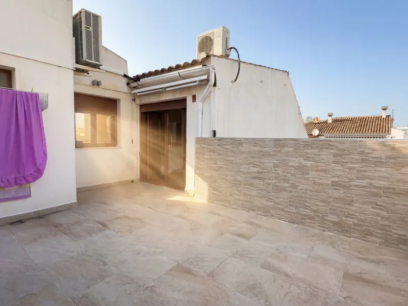 Spacious and stylish apartment with rooftop terrace and additional living level in the heart of Ronda