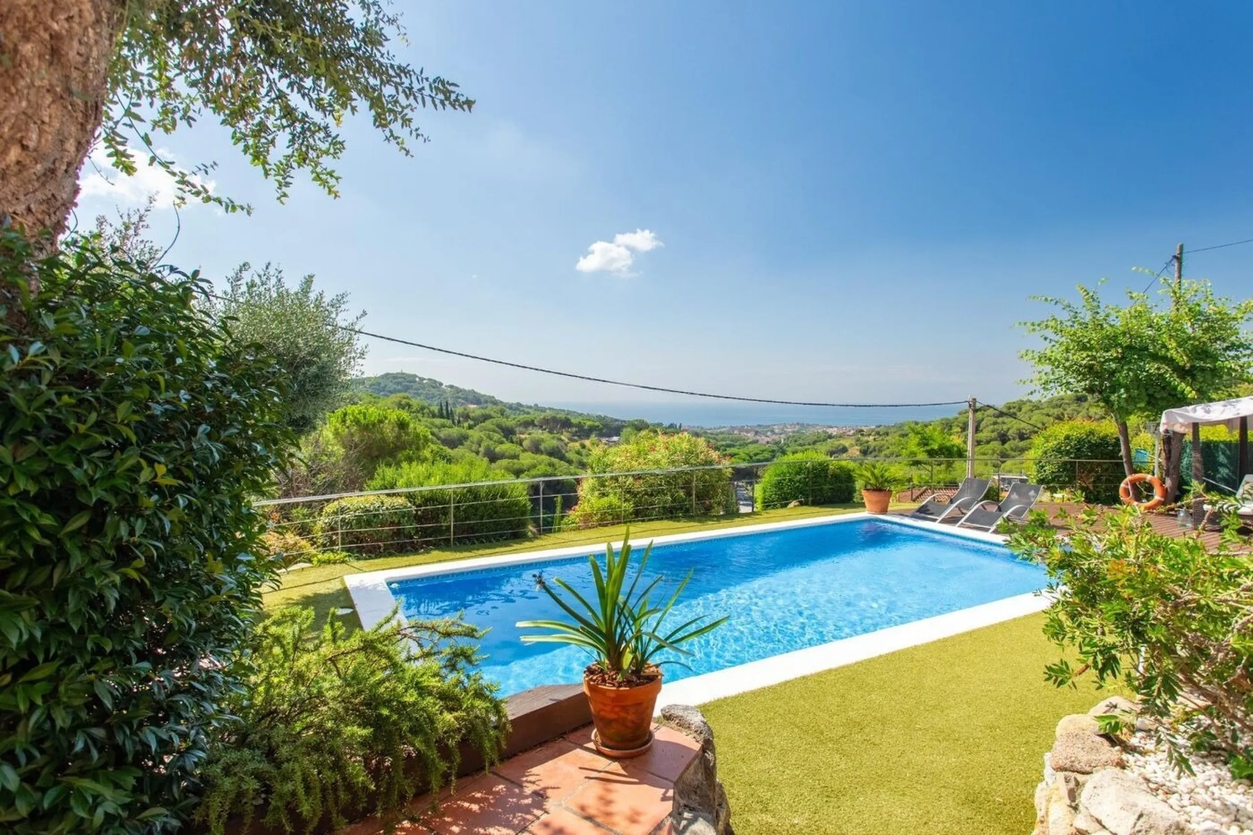 Mediterranean-Style Villa with Sea Views and Pool in Alella, Barcelona