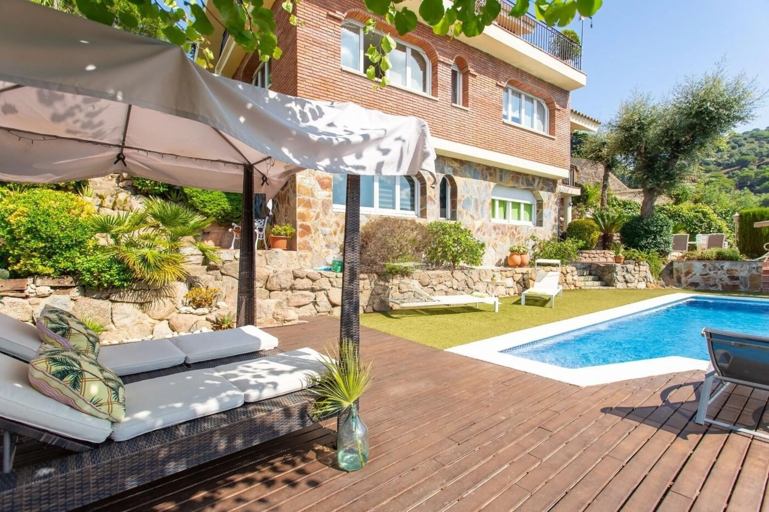 Mediterranean-Style Villa with Sea Views and Pool in Alella, Barcelona