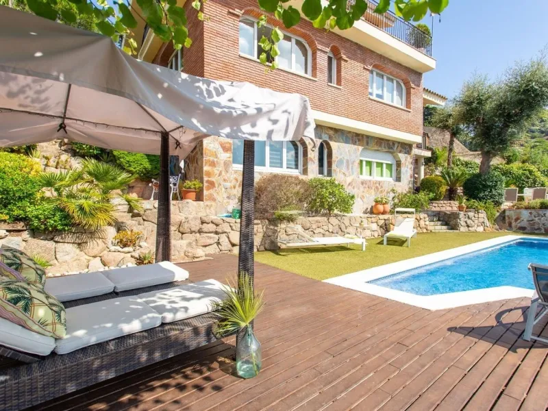 Mediterranean-Style Villa with Sea Views and Pool in Alella, Barcelona