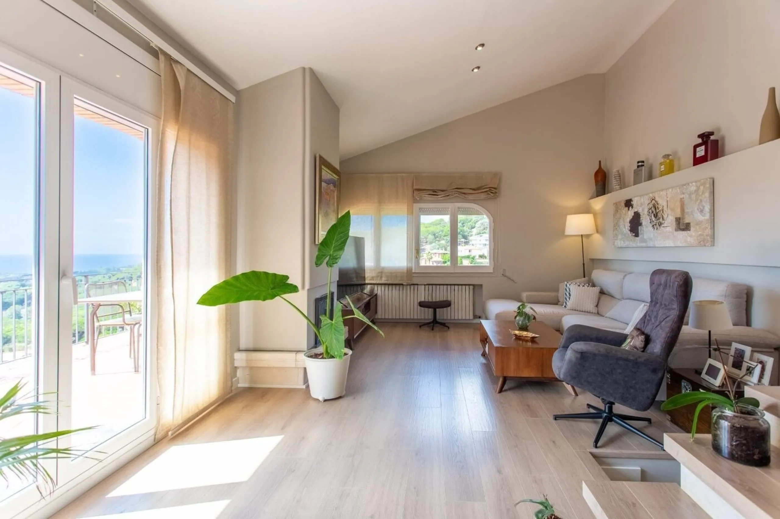 Mediterranean-Style Villa with Sea Views and Pool in Alella, Barcelona