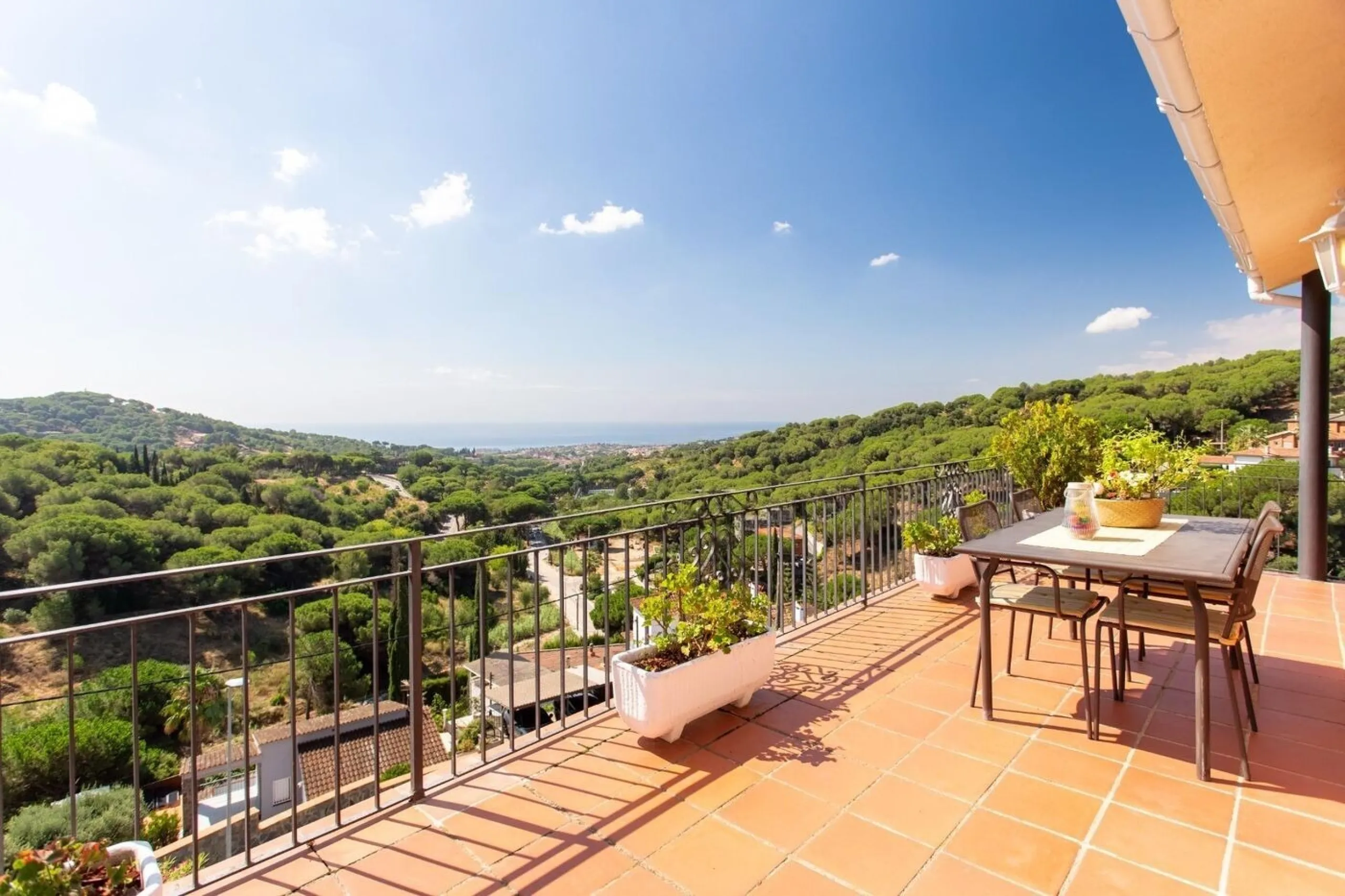 Mediterranean-Style Villa with Sea Views and Pool in Alella, Barcelona