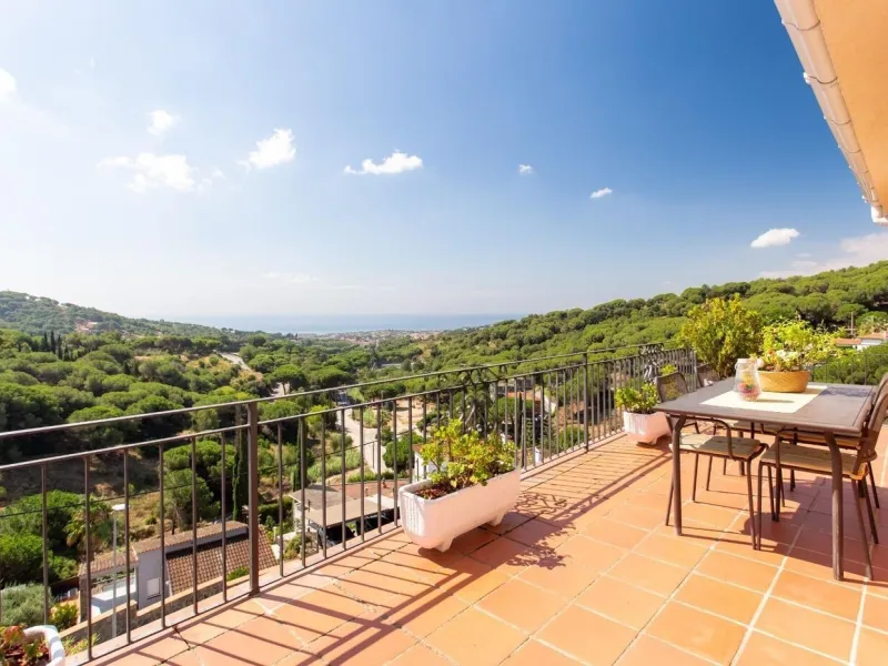Mediterranean-Style Villa with Sea Views and Pool in Alella, Barcelona