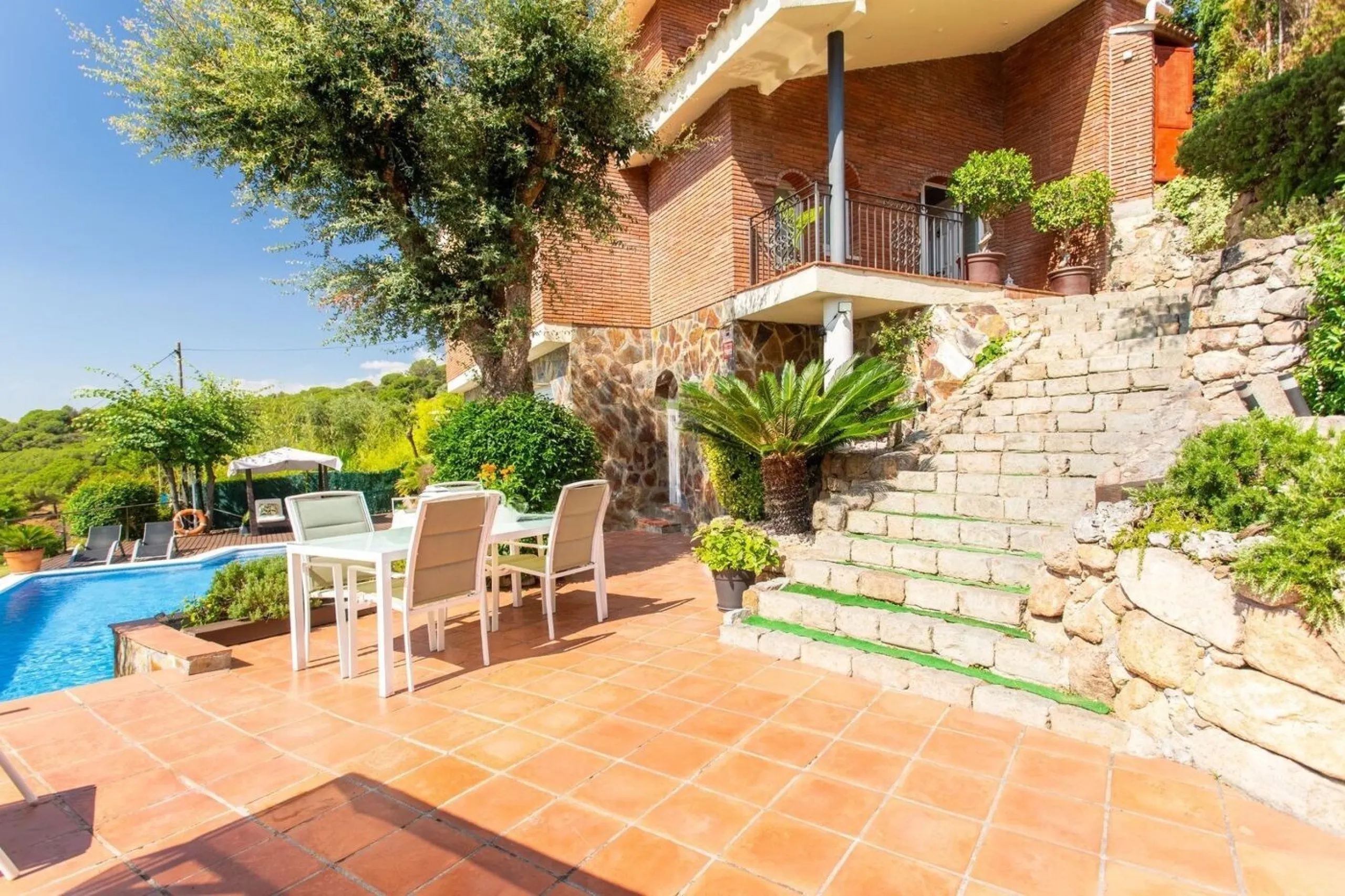 Mediterranean-Style Villa with Sea Views and Pool in Alella, Barcelona