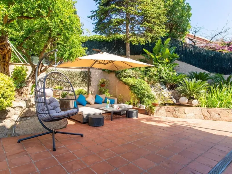 Mediterranean-Style Villa with Sea Views and Pool in Alella, Barcelona