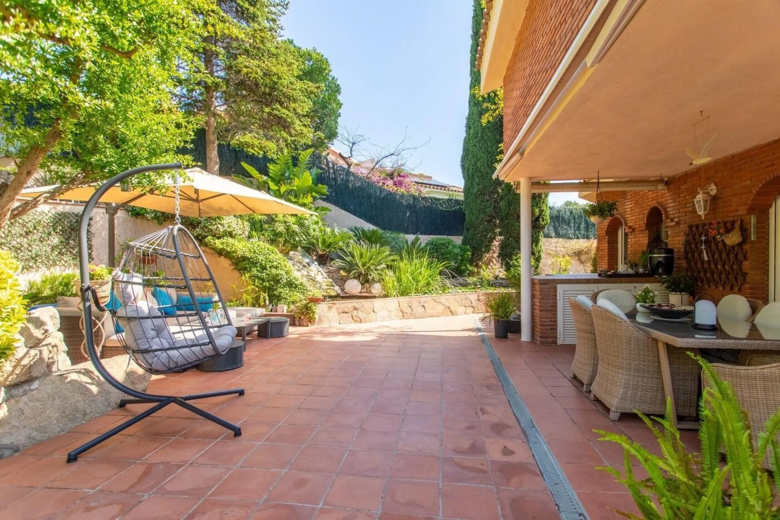 Mediterranean-Style Villa with Sea Views and Pool in Alella, Barcelona