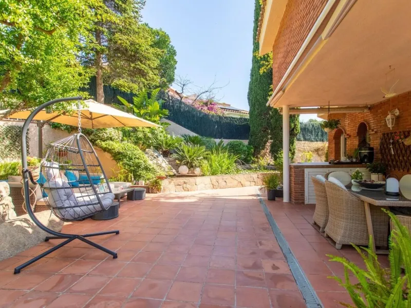 Mediterranean-Style Villa with Sea Views and Pool in Alella, Barcelona