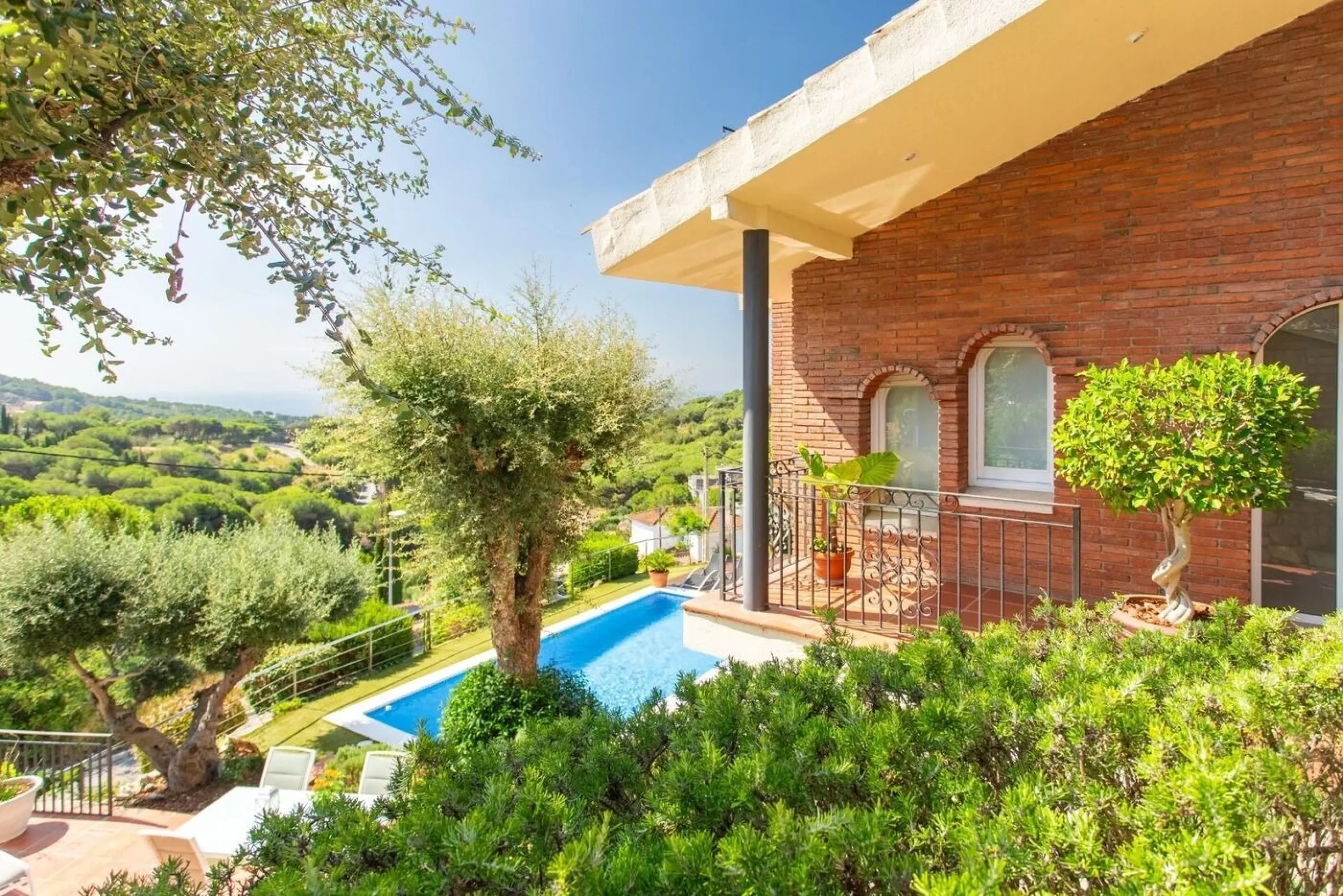 Mediterranean-Style Villa with Sea Views and Pool in Alella, Barcelona