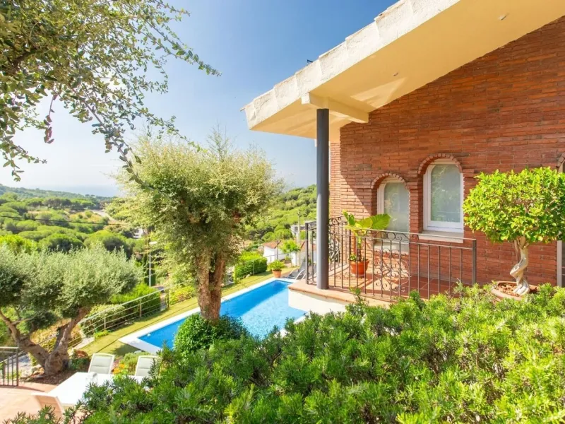 Mediterranean-Style Villa with Sea Views and Pool in Alella, Barcelona