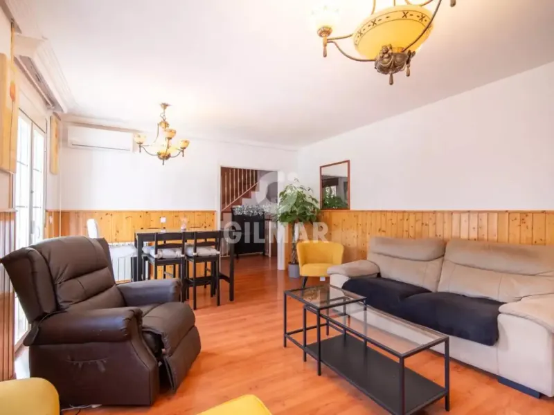 Chalet Pareado en Puerto de la Torre - Málaga