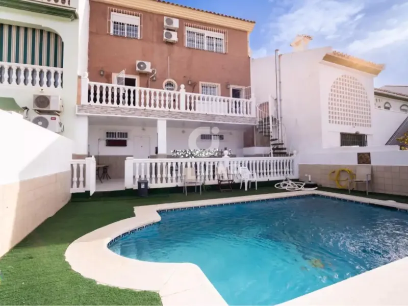 Chalet Pareado en Puerto de la Torre - Málaga