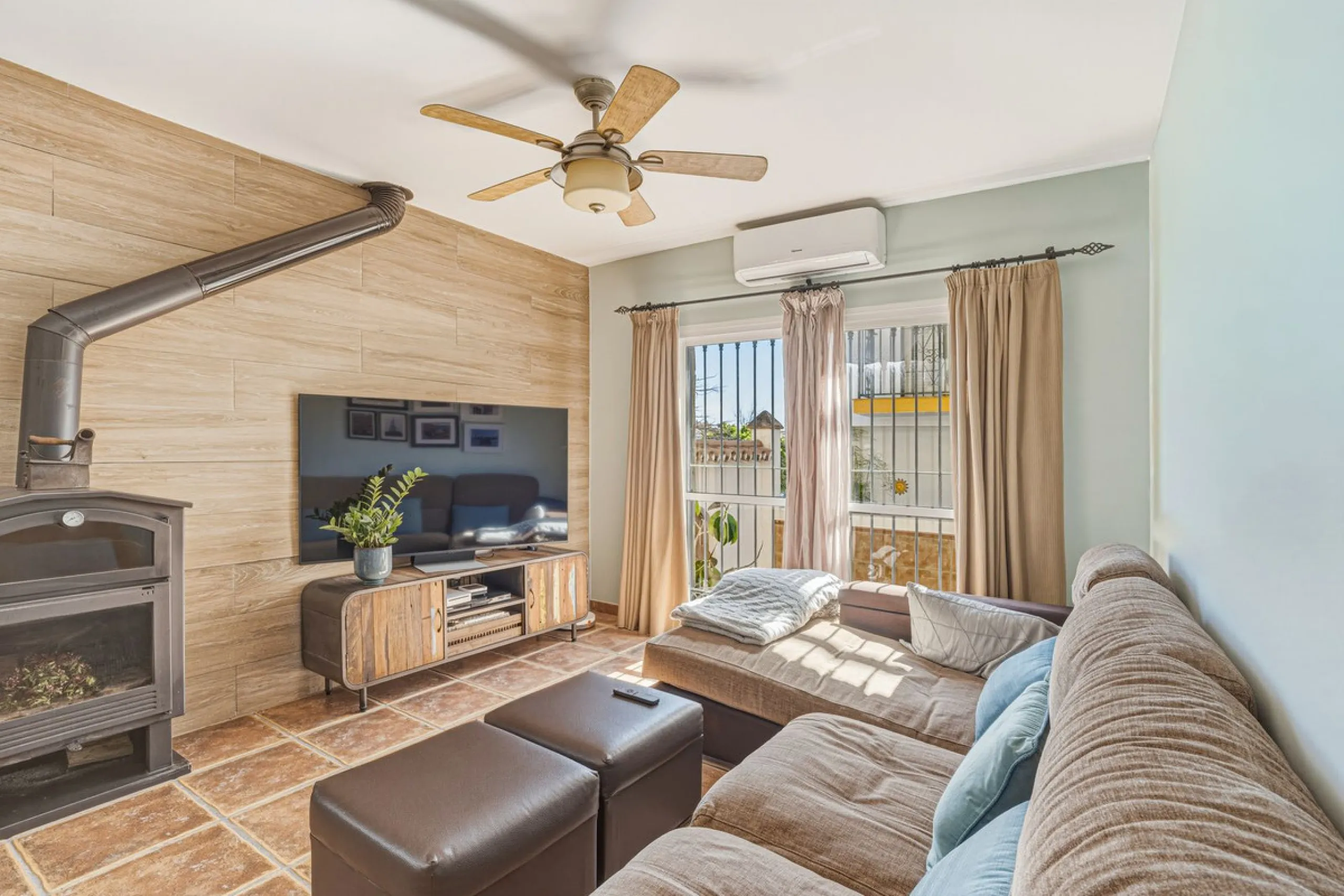 Well Presented Corner Townhouse in Las Lagunas de Mijas