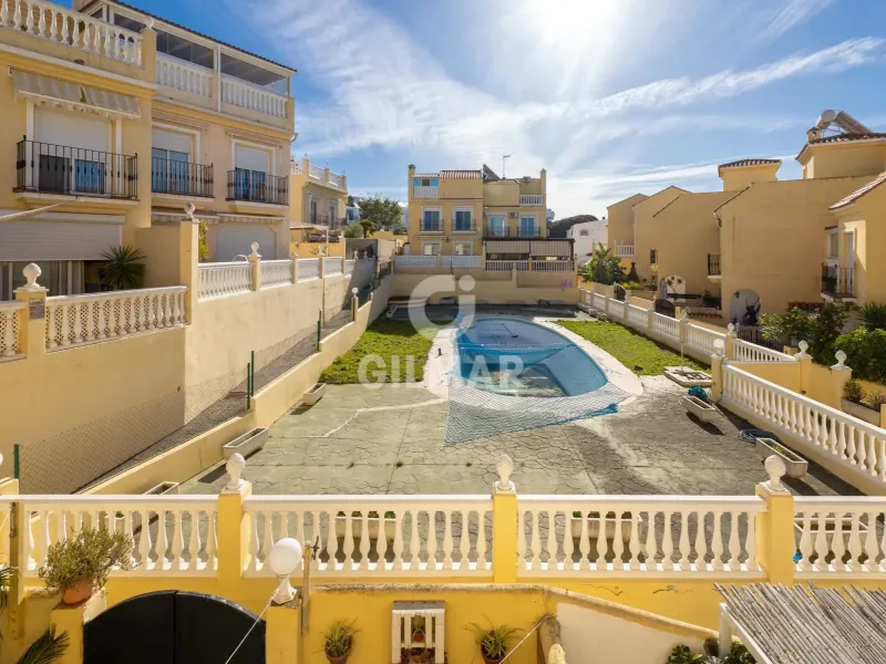 Chalet Adosado en Estepona - Málaga