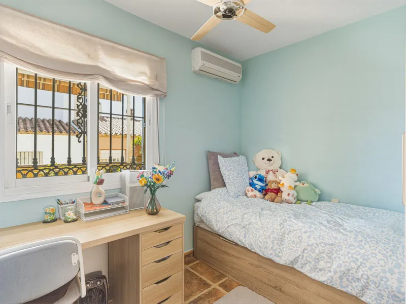 Well Presented Corner Townhouse in Las Lagunas de Mijas