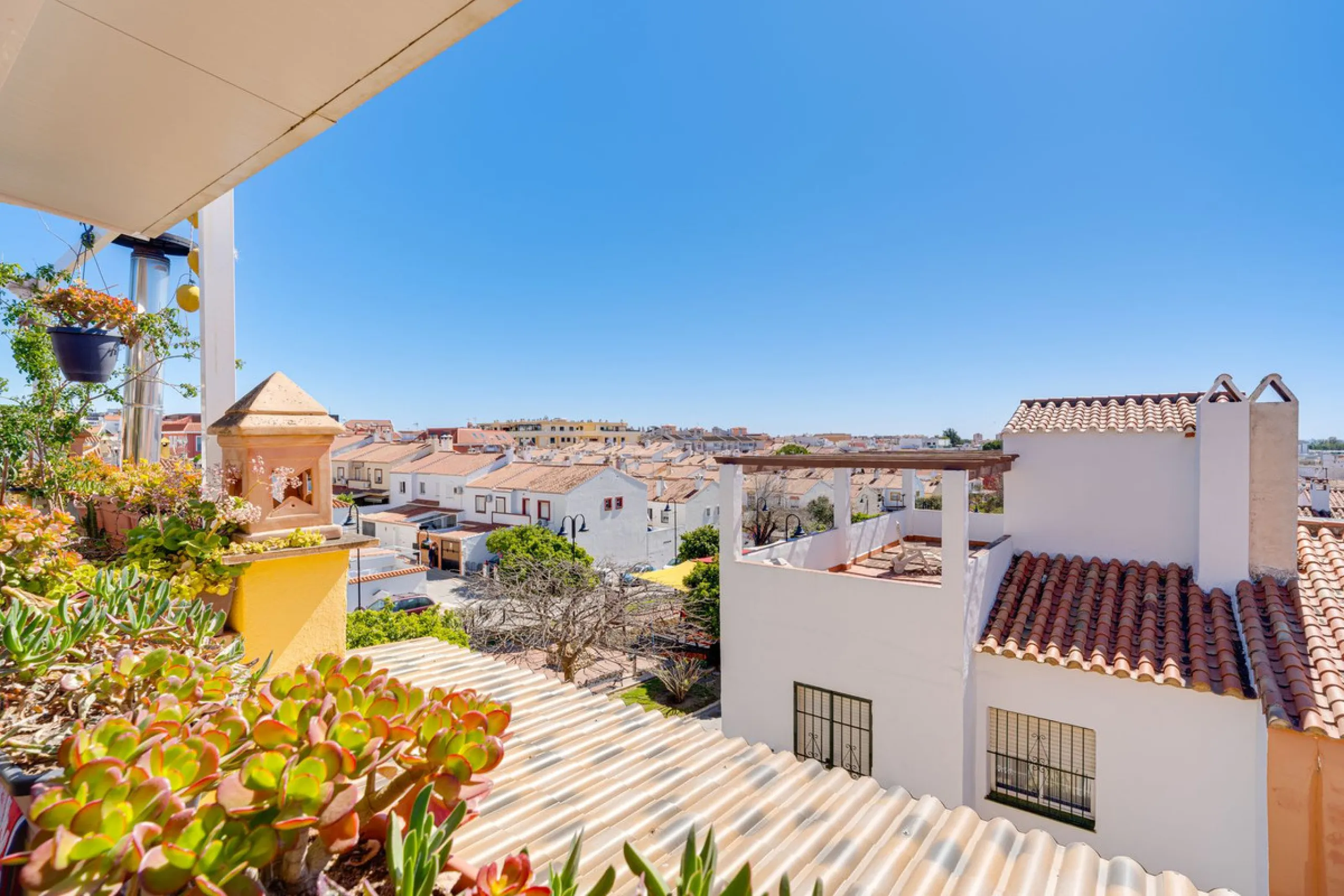 Well Presented Corner Townhouse in Las Lagunas de Mijas