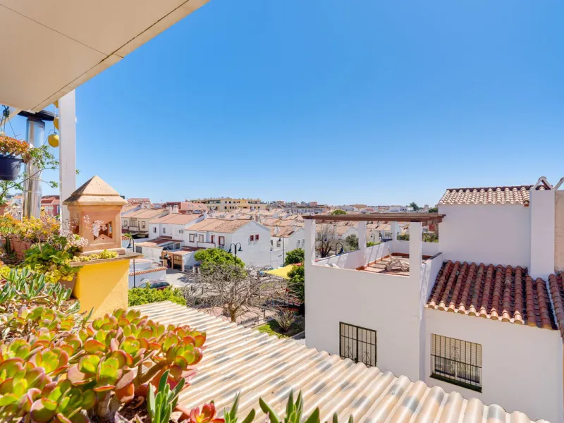 Well Presented Corner Townhouse in Las Lagunas de Mijas