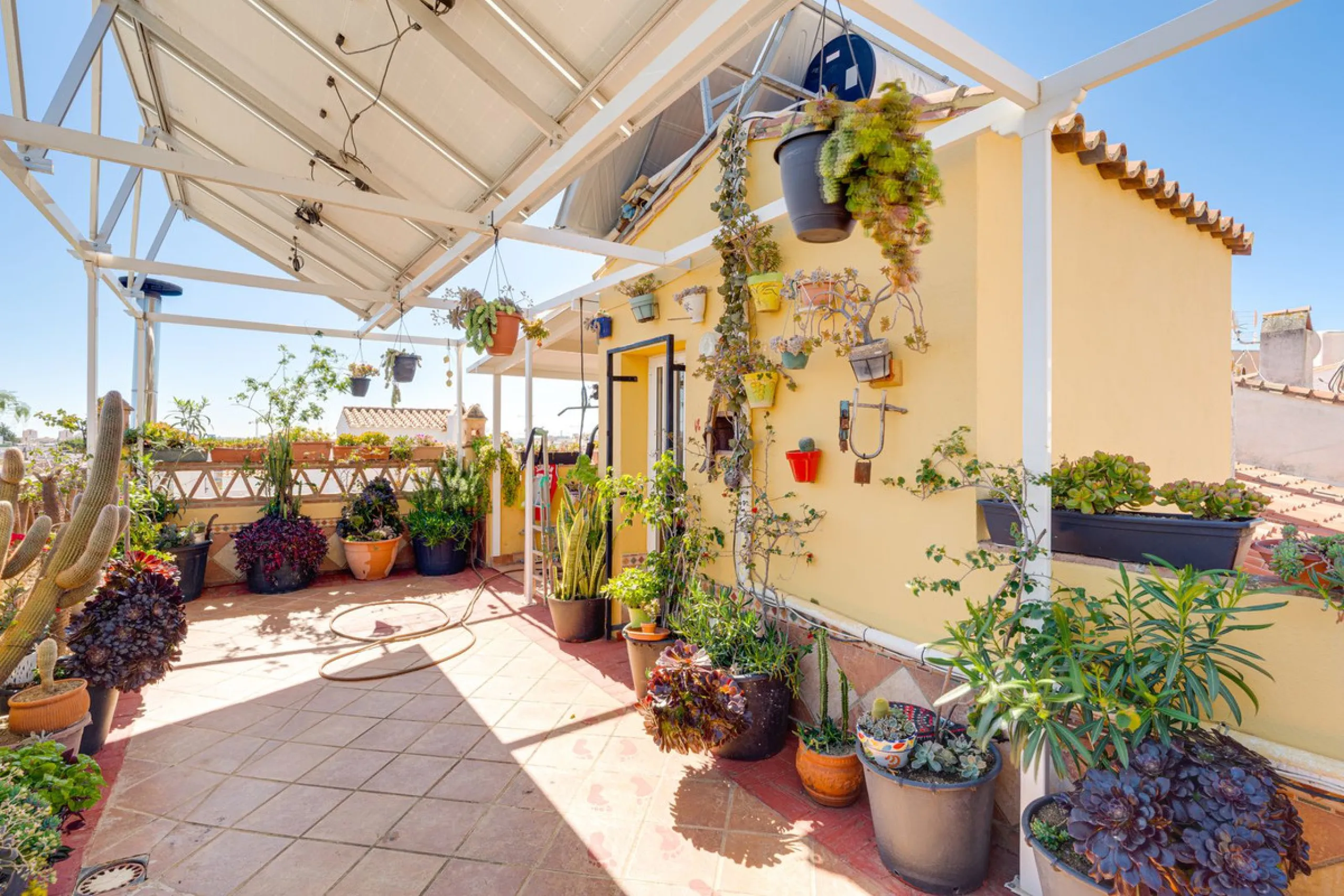 Well Presented Corner Townhouse in Las Lagunas de Mijas
