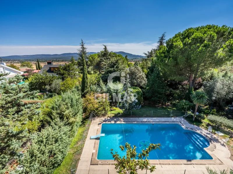 Villa in Collado Mediano / Becerril - Madrid