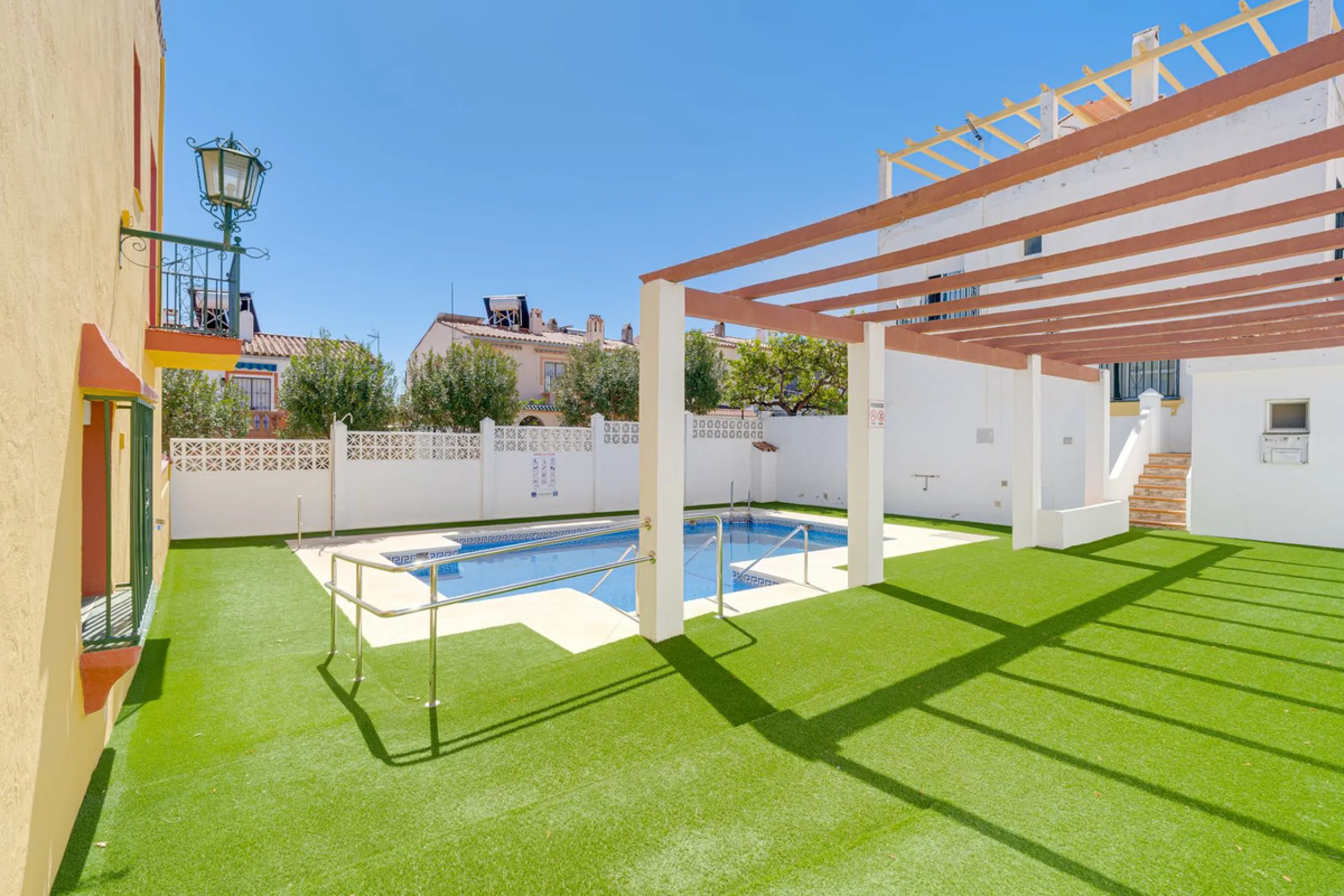Well Presented Corner Townhouse in Las Lagunas de Mijas