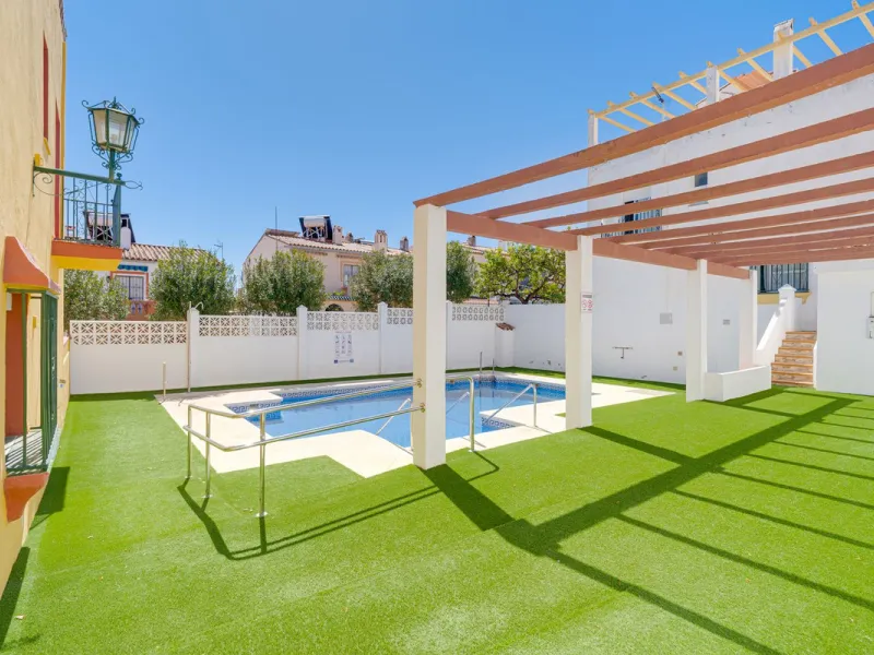 Well Presented Corner Townhouse in Las Lagunas de Mijas
