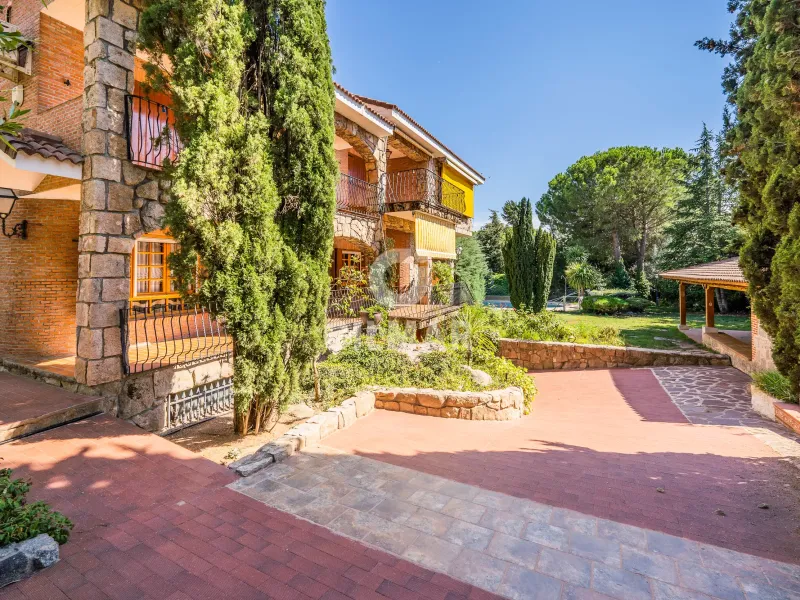 Villa in Collado Mediano / Becerril - Madrid