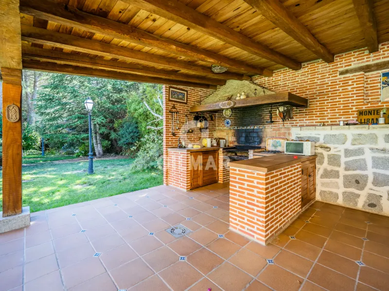 Villa in Collado Mediano / Becerril - Madrid