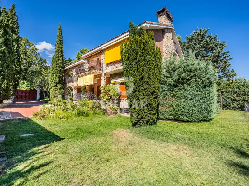 Villa in Collado Mediano / Becerril - Madrid