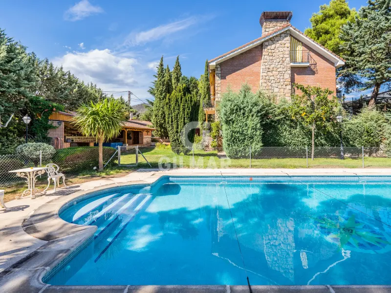 Villa in Collado Mediano / Becerril - Madrid