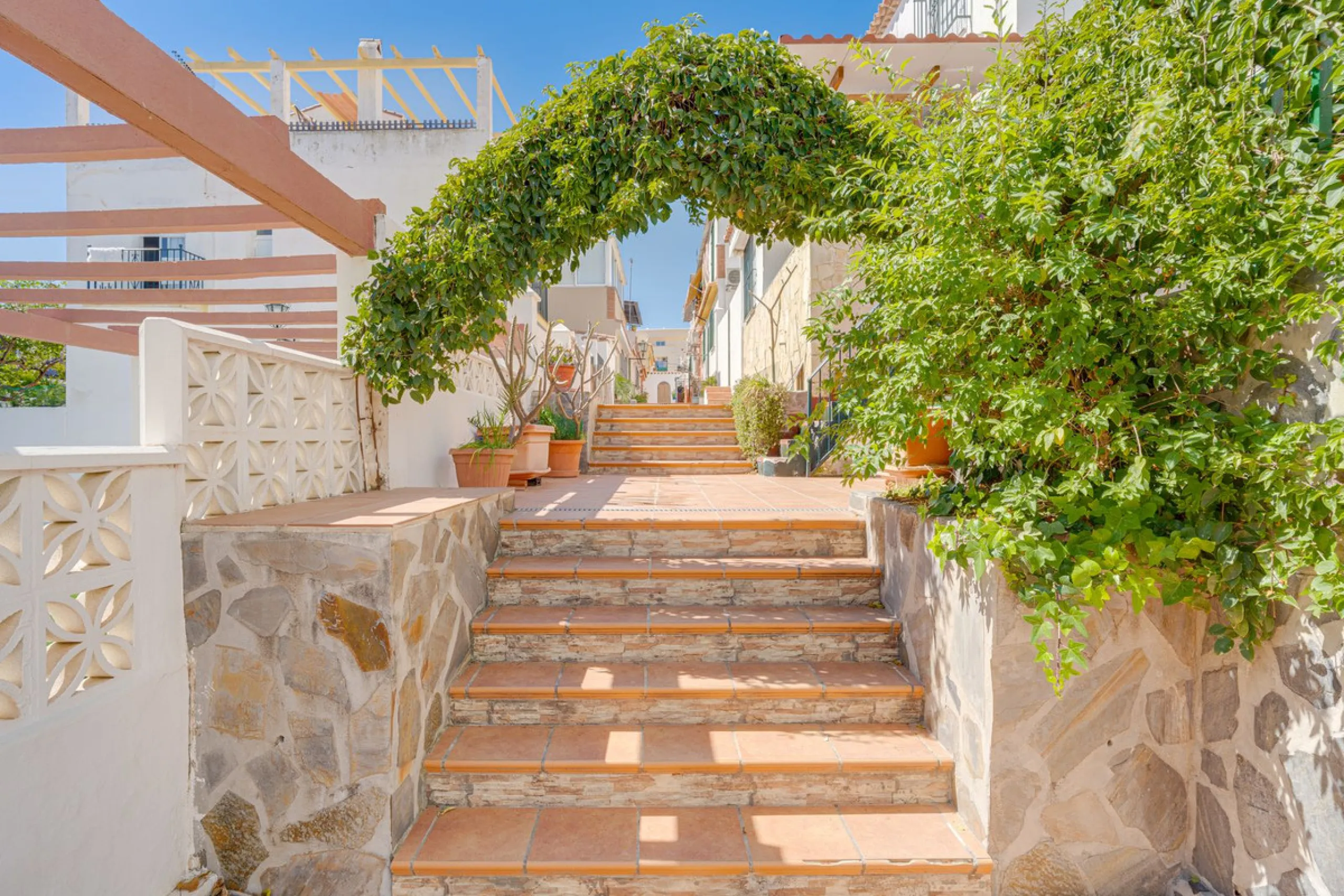 Well Presented Corner Townhouse in Las Lagunas de Mijas