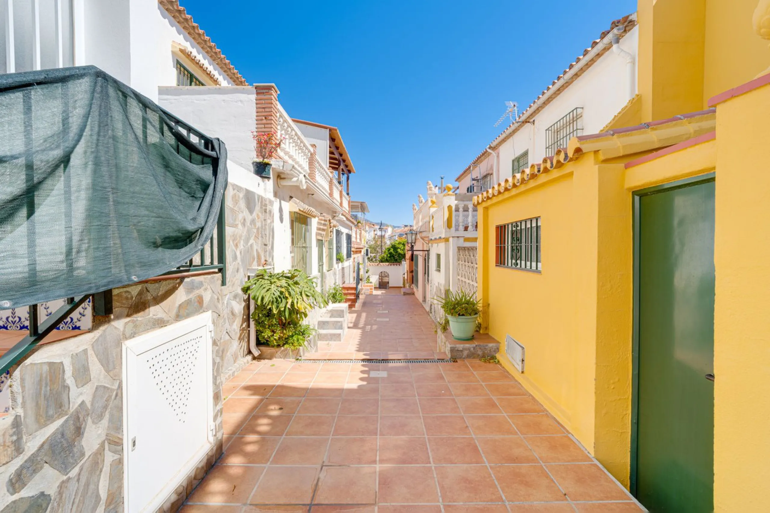 Well Presented Corner Townhouse in Las Lagunas de Mijas