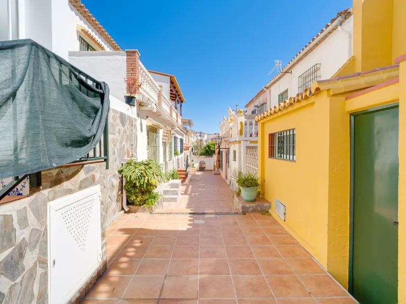 Well Presented Corner Townhouse in Las Lagunas de Mijas